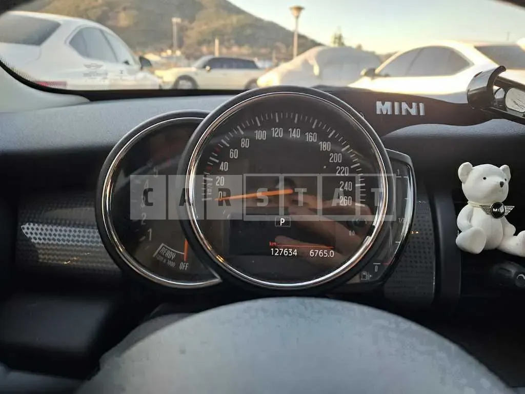 Photo 2 of 8: 2017 MINI Cooper D — Korean insurance auction