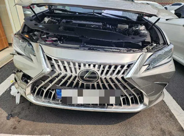 Photo 2 of 30: 2025 Lexus ES300h — Korean insurance auction