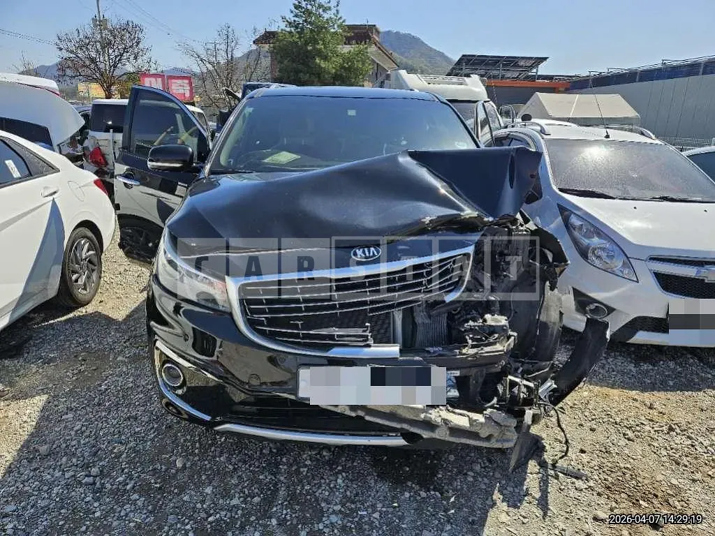Photo 2 of 17: 2015 Kia Carnivals — Korean insurance auction