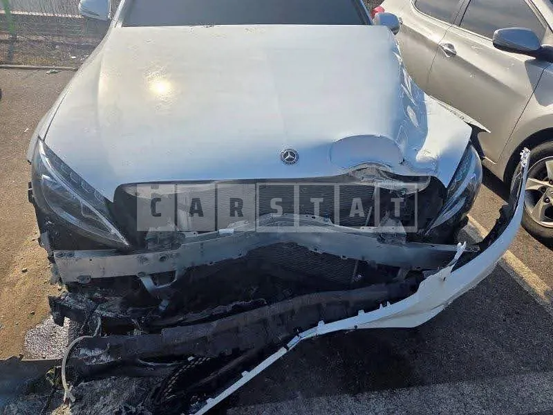 Photo 2 of 30: 2018 Mercedes-Benz C220 d 4Matic, VIN WDDWF0FB2JR385808 — Korean insurance auction