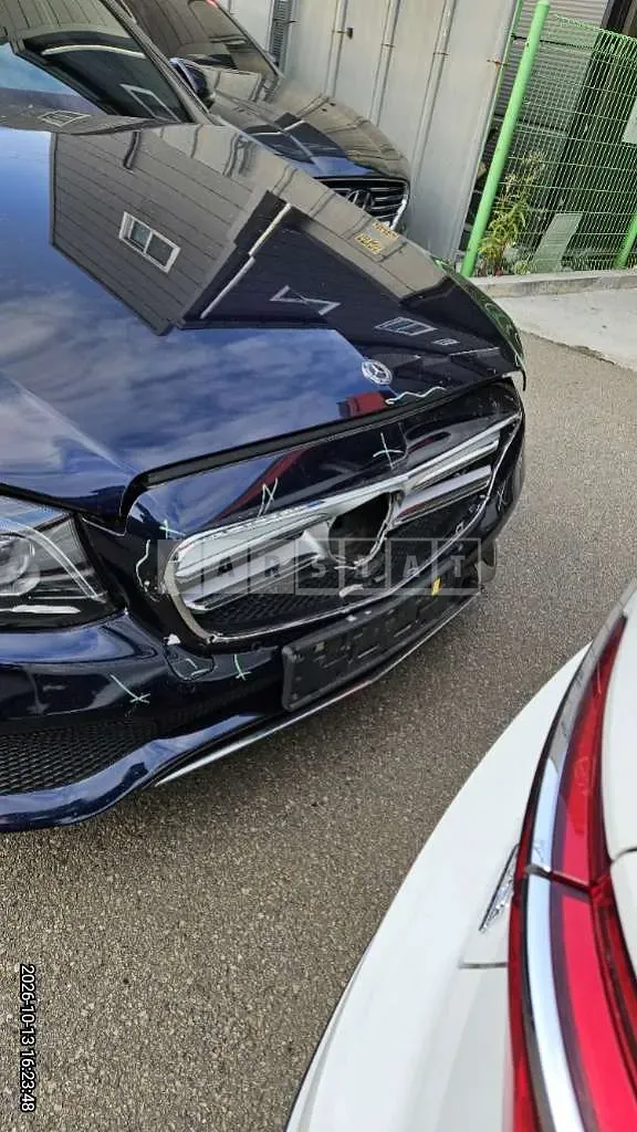 Photo 2 of 14: 2018 Mercedes-Benz E220 d — Korean insurance auction
