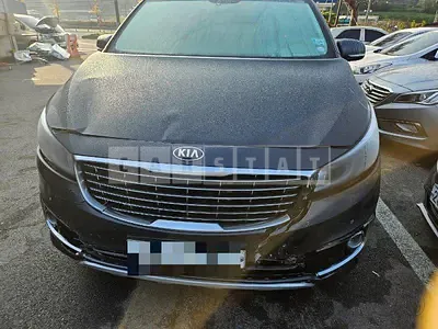 Photo 1 of 6: 2017 Kia Carnivals — Korean insurance auction
