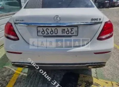 Photo 1 of 9: 2019 Mercedes-Benz E300 4Matic, VIN WDDZF4KB7KA671695 — Korean insurance auction