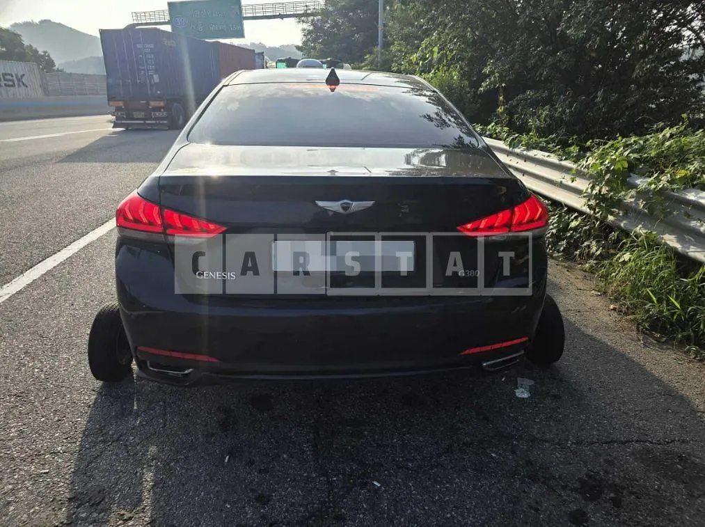Photo 2 of 8: 2015 Genesis Dh 3.8 — Korean insurance auction