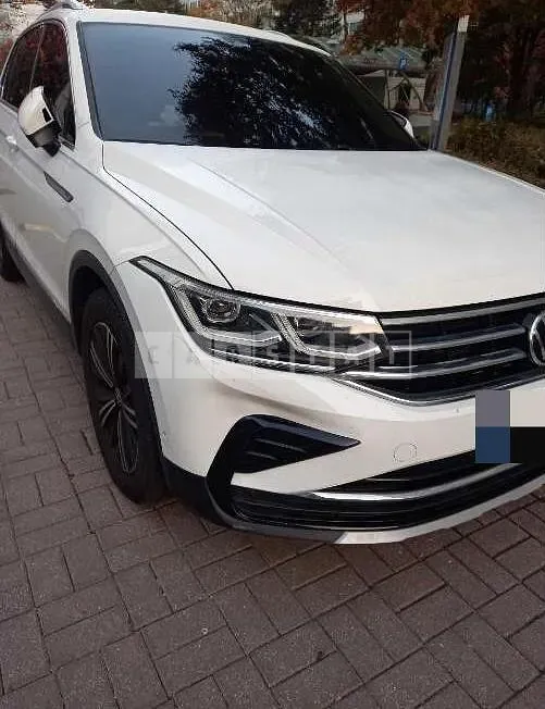 Photo 3 of 3: 2022 Volkswagen (parts) Tiguan Headlamp — Korean insurance auction