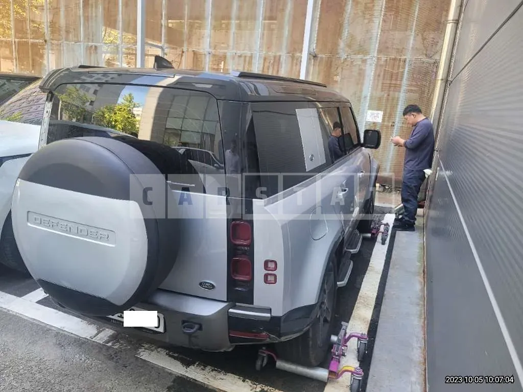 Photo 2 of 30: 2023 Land Rover Defender 110 P300 — Korean insurance auction