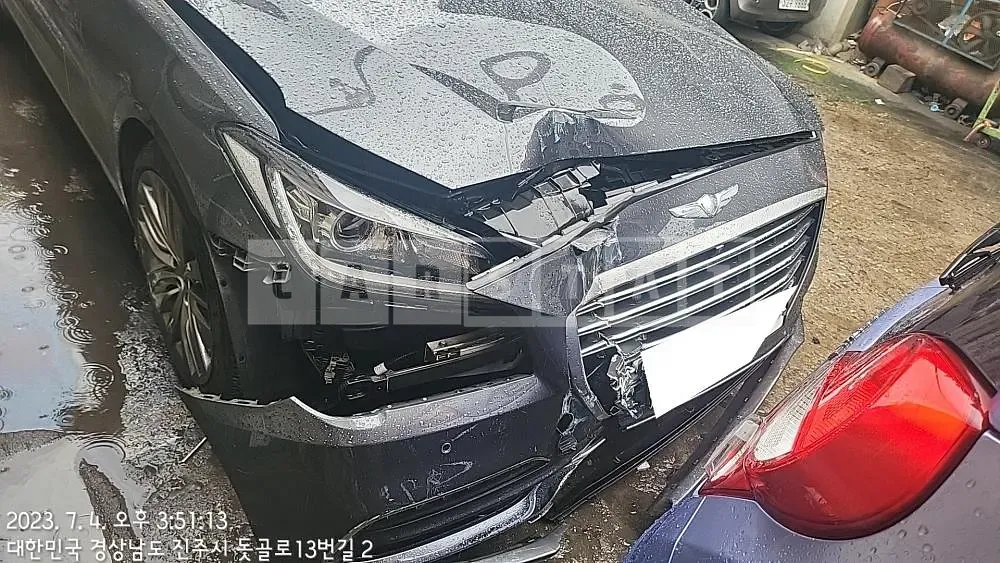 Photo 2 of 14: 2017 Hyundai Genesis /G80, VIN KMHGM41DDHU211513 — Korean insurance auction
