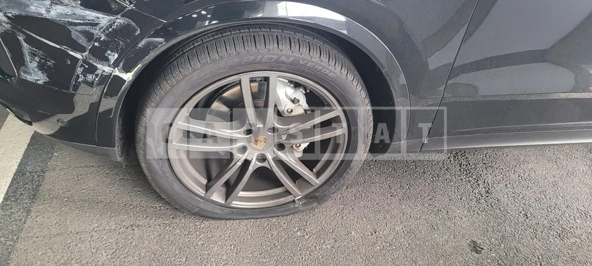 Photo 2 of 13: 2023 Porsche Cayenne Coupe — Korean insurance auction