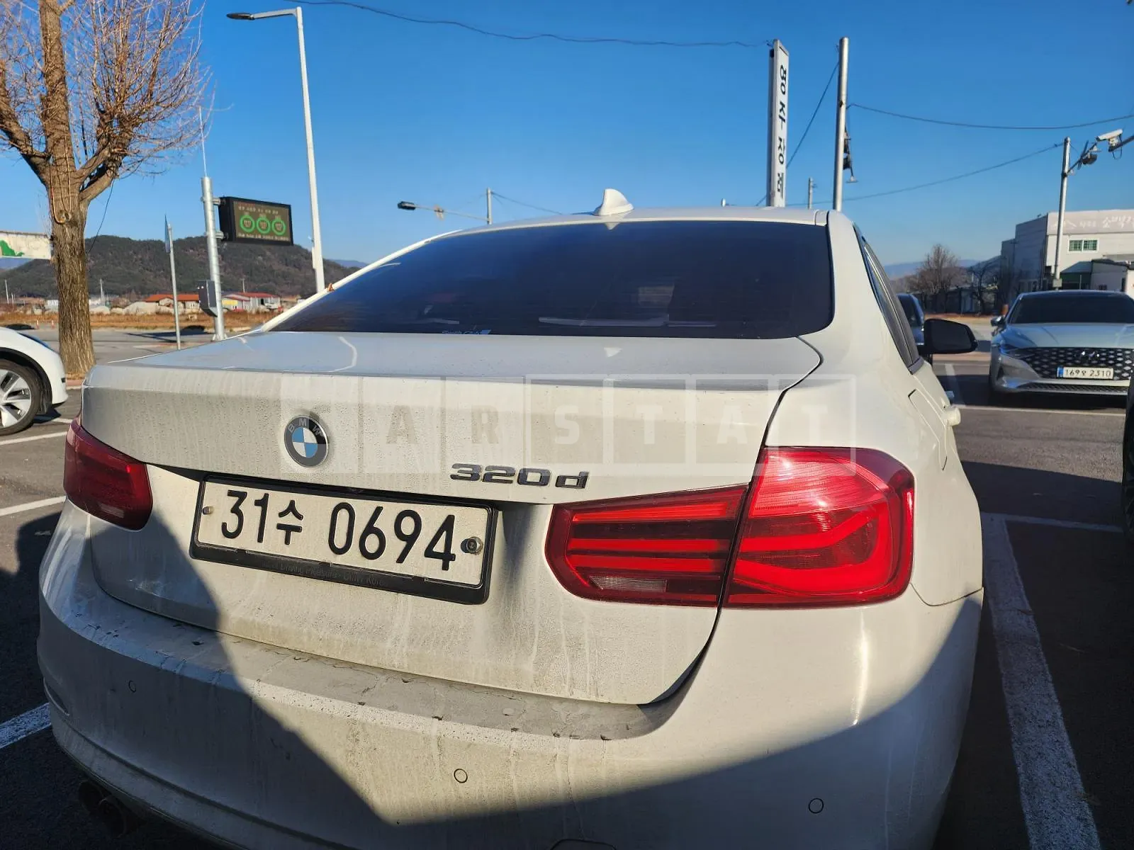 Photo 2 of 4: 2015 BMW 320d, VIN WBA8C5101GK635679 — Korean insurance auction