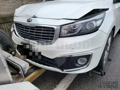 Photo 1 of 7: 2015 Kia Carnivals — Korean insurance auction