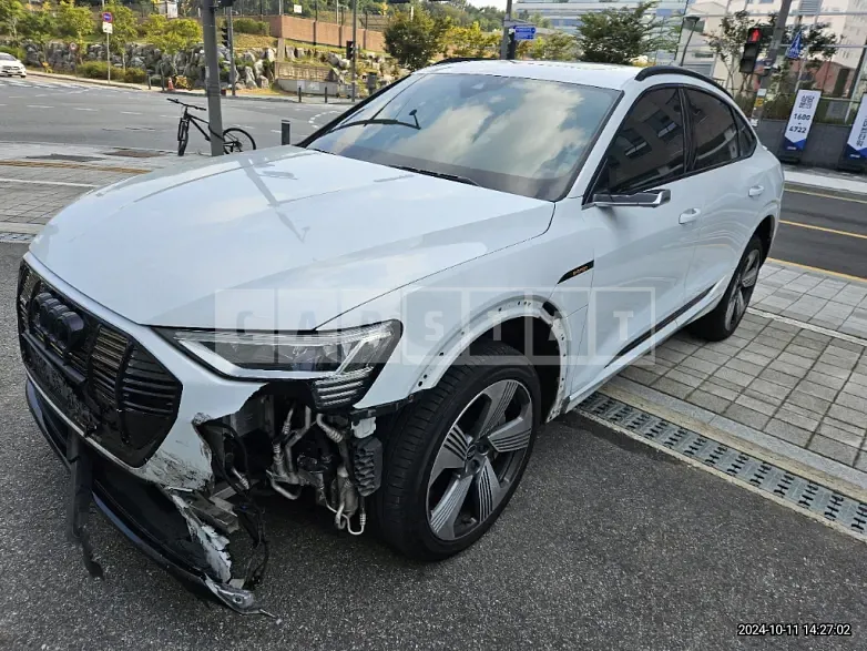 Photo 2 of 27: 2022 Audi e-tron Sportback 55 Quattr — Korean insurance auction