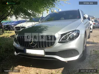 Photo 1 of 15: 2018 Mercedes-Benz E200, VIN WDDZF4CB4JA422915 — Korean insurance auction