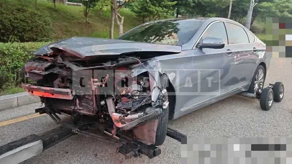 Photo 2 of 6: 2016 Genesis G80 3.3 — Korean insurance auction
