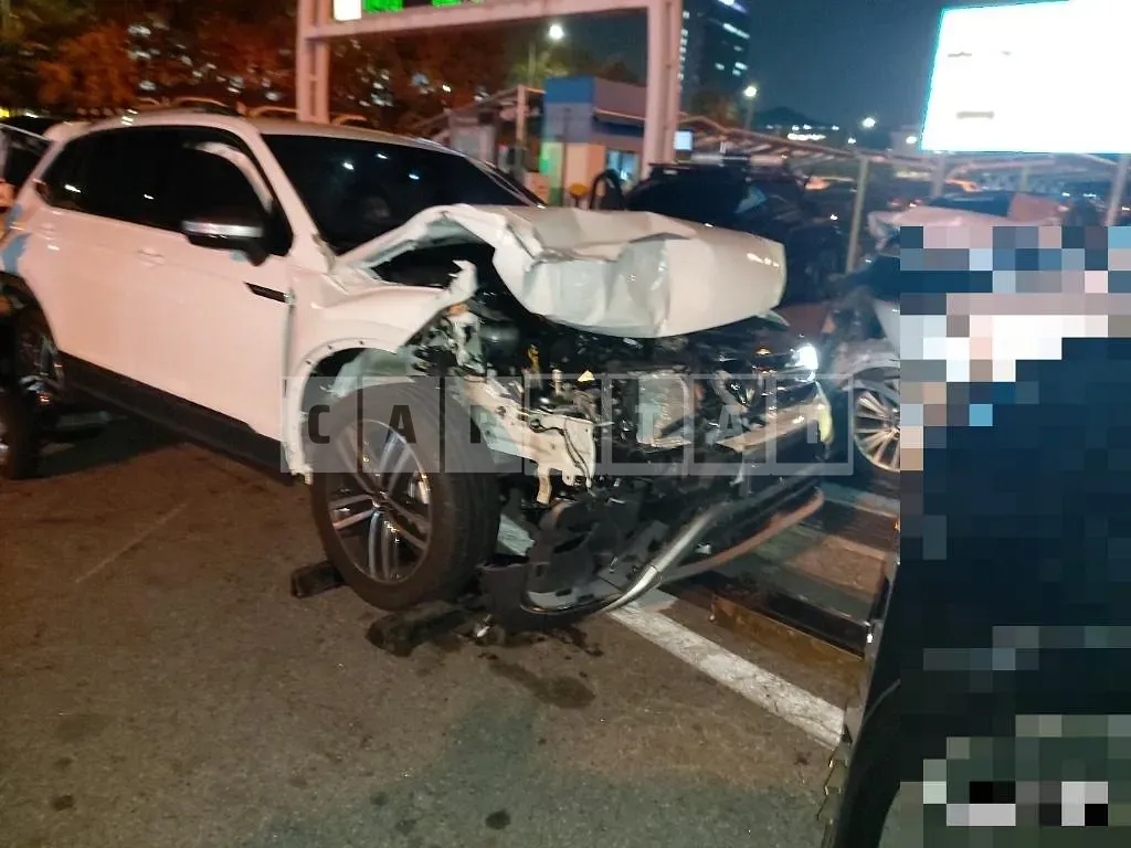 Photo 2 of 4: 2023 Volkswagen Tiguan All Face — Korean insurance auction