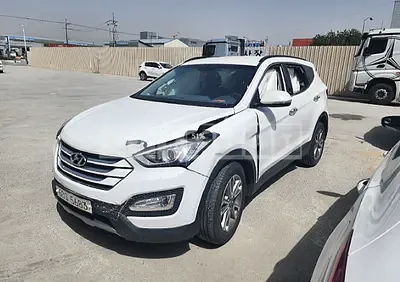 Photo 1 of 33: 2015 Hyundai Santa Fe, VIN KMHSW81UBFU302574 — Korean insurance auction