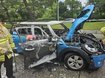 2019 MINI MINI COOPER D (5)