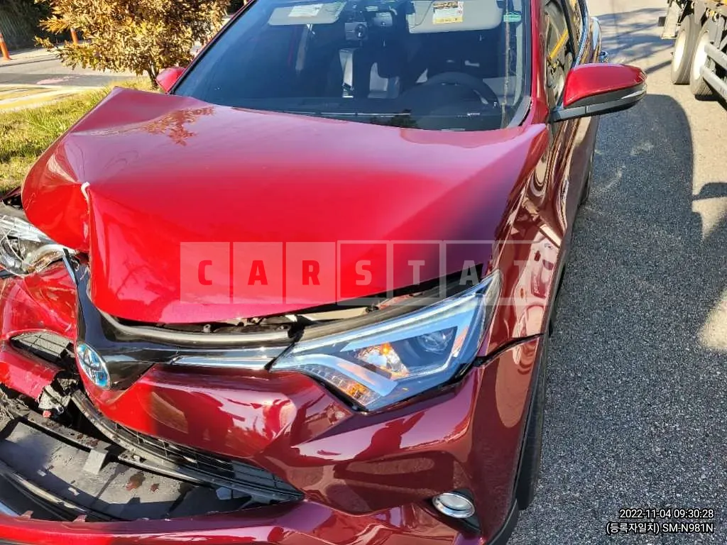 Photo 2 of 22: 2018 Toyota RAV4 Hybrid, VIN JTMDJREVXJD162249 — Korean insurance auction