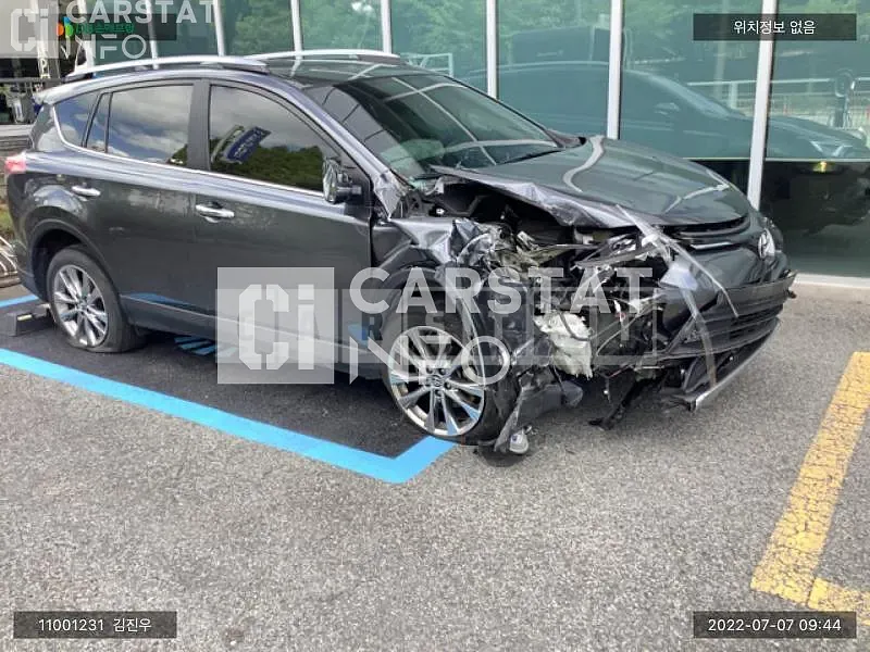 Photo 2 of 11: 2017 Toyota RAV4 2WD, VIN JTMYFREVXHD104896 — Korean insurance auction