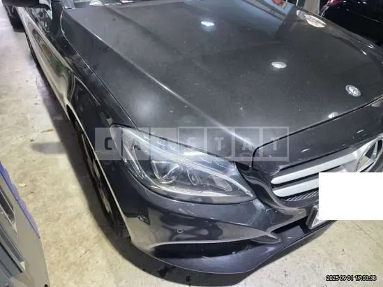 Photo 2 of 30: 2017 Mercedes-Benz C 200 — Korean insurance auction