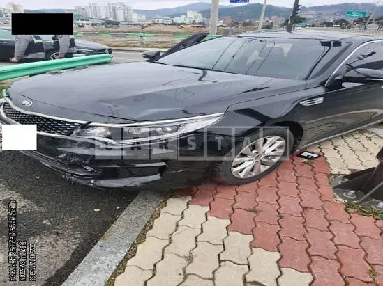 Photo 2 of 11: 2016 Kia K5 — Korean insurance auction