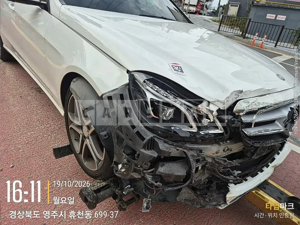 Photo 2 of 5: 2015 Mercedes-Benz E250 BlueTec 4Matic, VIN WDDHF9HB4GB253161 — Korean insurance auction