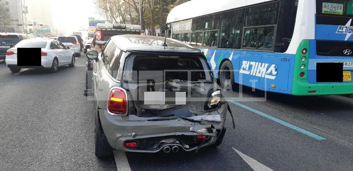 Photo 2 of 4: 2019 MINI Cooper S, VIN WMWXP7101KT878861 — Korean insurance auction