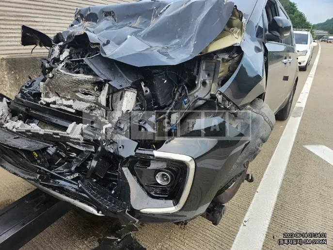 Photo 2 of 24: 2018 Kia Carnivals, VIN KNAMB81ABKS478631 — Korean insurance auction