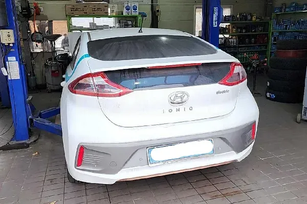 Photo 2 of 14: 2018 Hyundai Modern Ionic Electric, VIN KMHC751HFJU015817 — Korean insurance auction