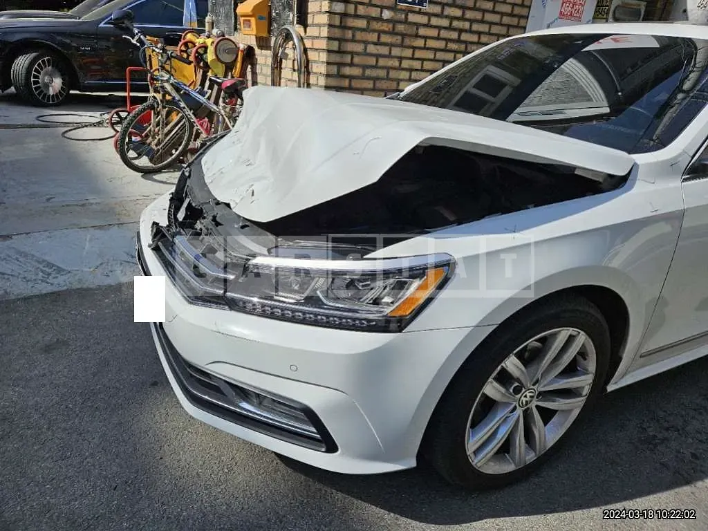 Photo 2 of 28: 2018 Volkswagen Passat 2.0 TSI, VIN 1VWZZZA3ZJC051800 — Korean insurance auction
