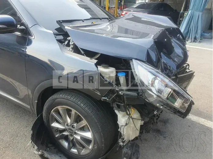 Photo 2 of 5: 2017 Kia Sorento, VIN KNAPK81BDHA307145 — Korean insurance auction