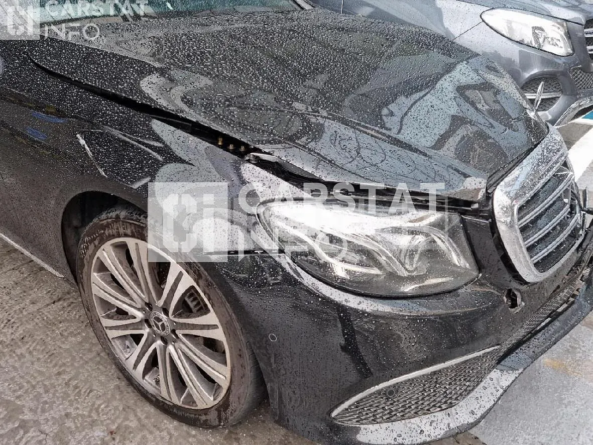 Photo 2 of 9: 2019 Mercedes-Benz E 300 4Matic, VIN WDDZF4KB3KA606052 — Korean insurance auction