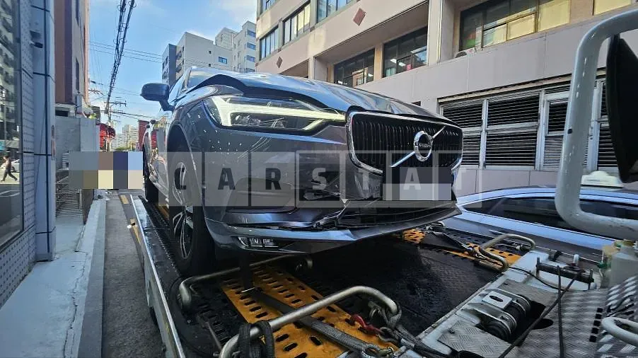Photo 2 of 18: 2018 Volvo XC60D5 AWD — Korean insurance auction