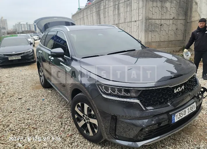 Photo 2 of 16: 2023 Kia Sorento, VIN KNARL81BGPA239933 — Korean insurance auction