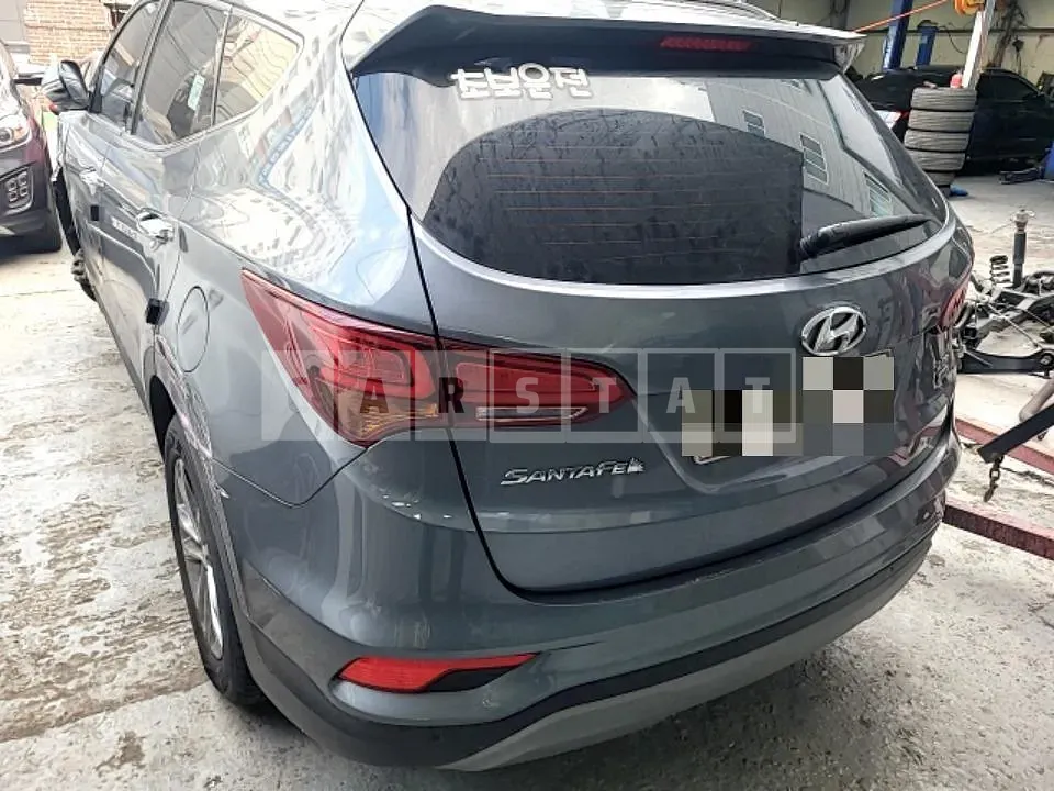 Photo 2 of 38: 2017 Hyundai Santa Fe DM 2.0 (4WD), VIN KMHSW81UDJU833345 — Korean insurance auction