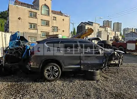 Photo 2 of 11: 2019 Hyundai Santa Fe — Korean insurance auction