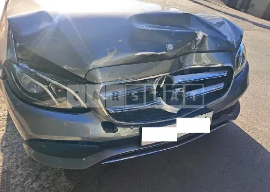 Photo 2 of 50: 2017 Mercedes-Benz E 200, VIN WDDZF4CB8HA120828 — Korean insurance auction