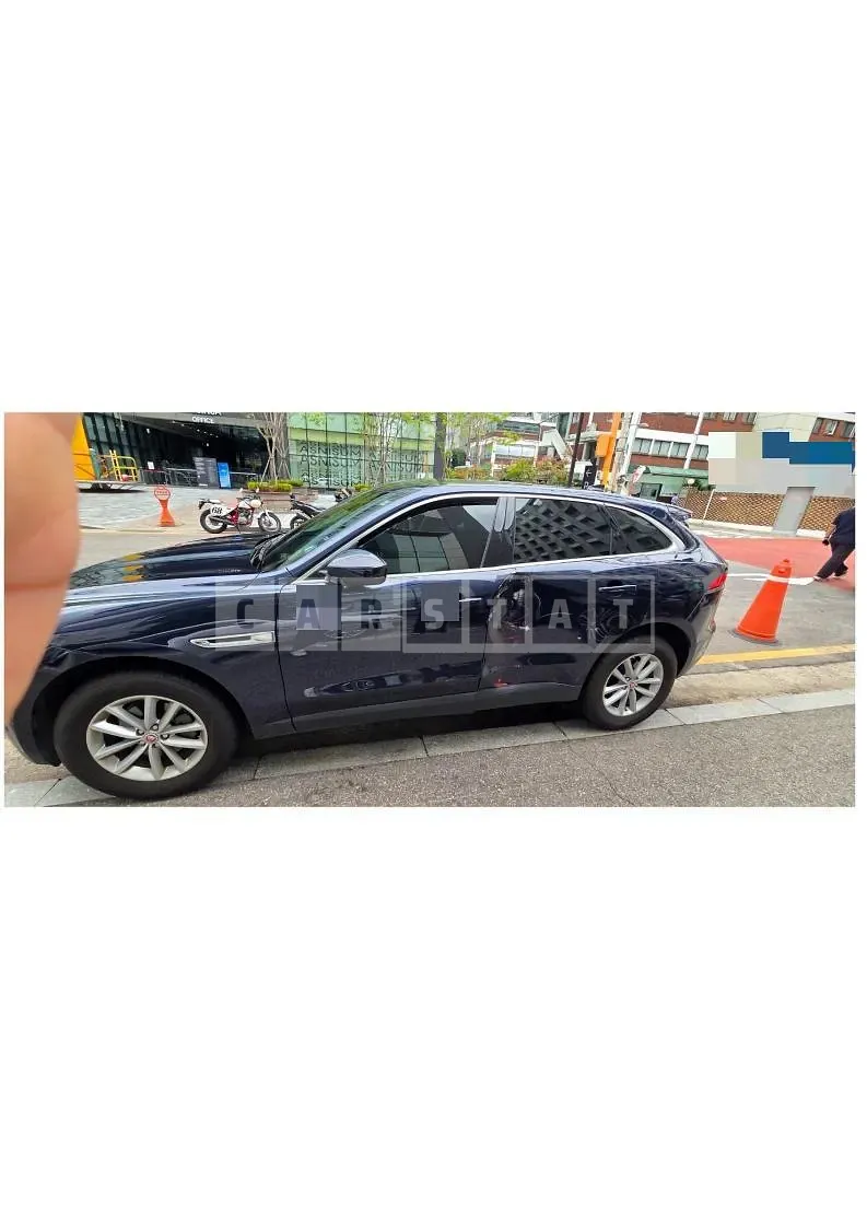 Photo 2 of 9: 2016 Jaguar F-Pace 20d — Korean insurance auction