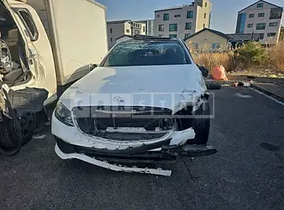 Photo 1 of 19: 2019 Mercedes-Benz E 300 4Matic — Korean insurance auction