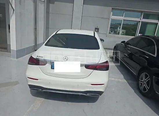 Photo 2 of 17: 2023 Mercedes-Benz E250 — Korean insurance auction