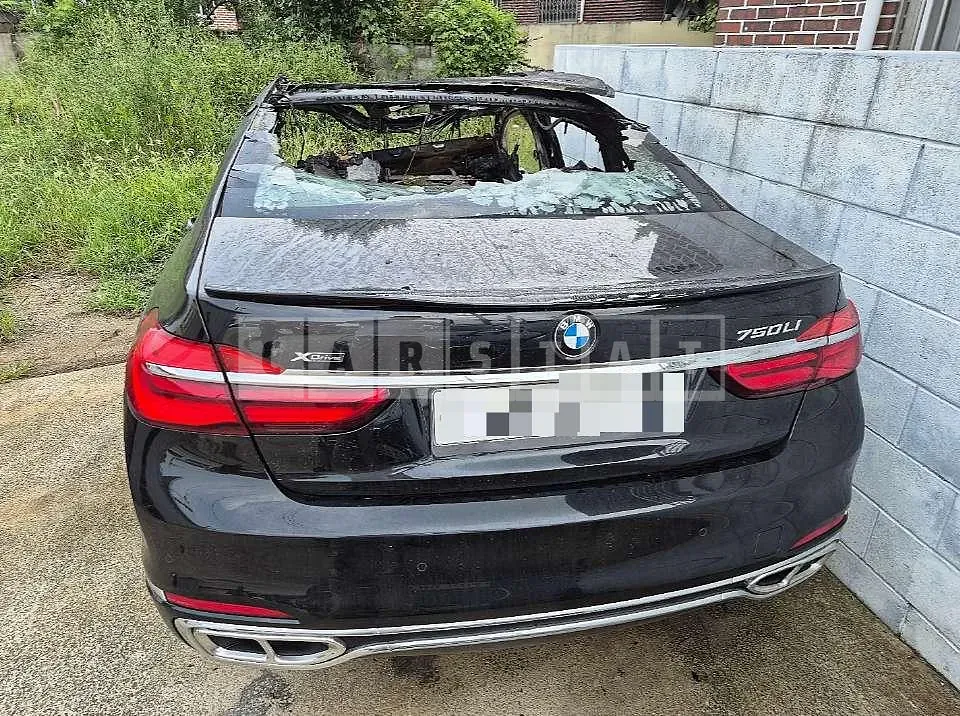 Photo 2 of 9: 2016 BMW 750Li xDrive — Korean insurance auction