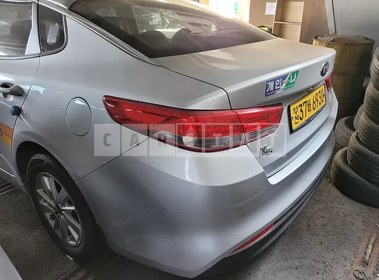 Photo 2 of 4: 2018 Kia K5, VIN KNAGU416BJA184867 — Korean insurance auction