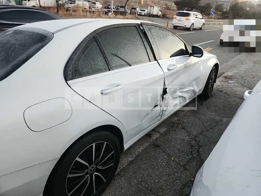 Photo 2 of 4: 2019 Mercedes-Benz C200 — Korean insurance auction