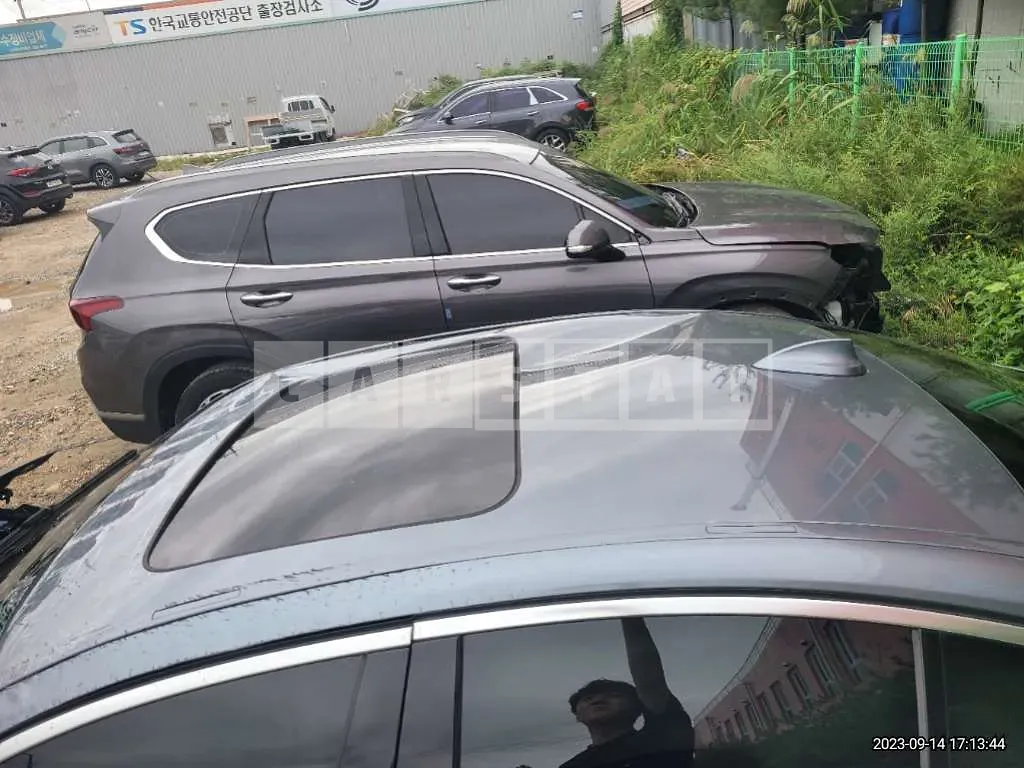 Photo 2 of 15: 2018 BMW 530i xDrive, VIN WBAJD9108JWC12106 — Korean insurance auction