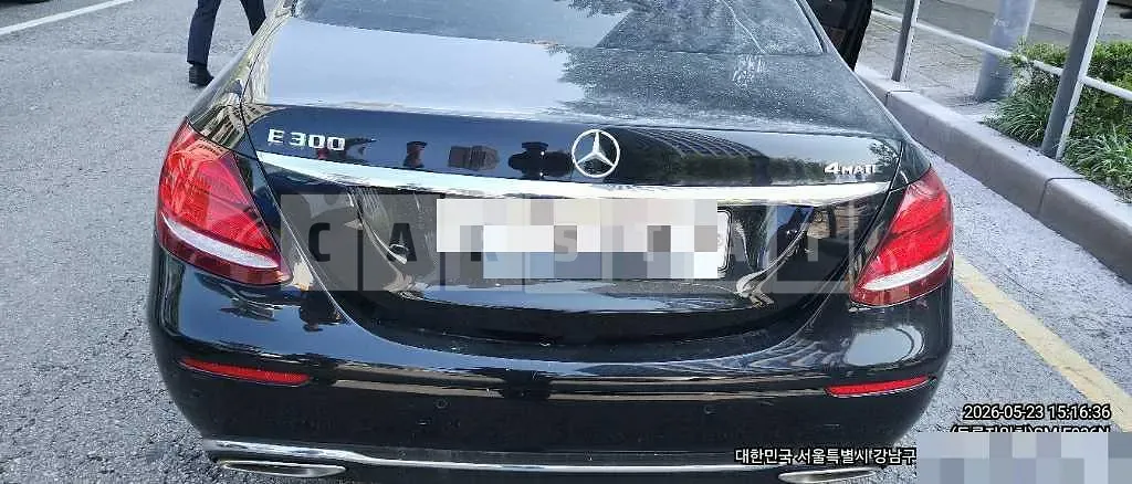 Photo 2 of 20: 2017 Mercedes-Benz E300 4Matic — Korean insurance auction
