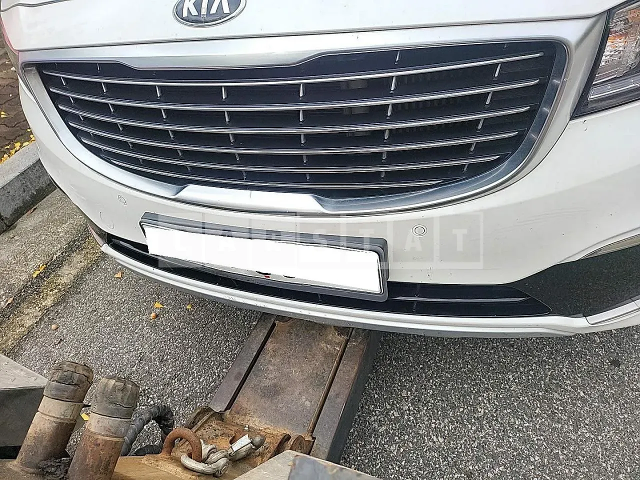 Photo 2 of 9: 2017 Kia Carnival, VIN KNAMC81ABJS356403 — Korean insurance auction