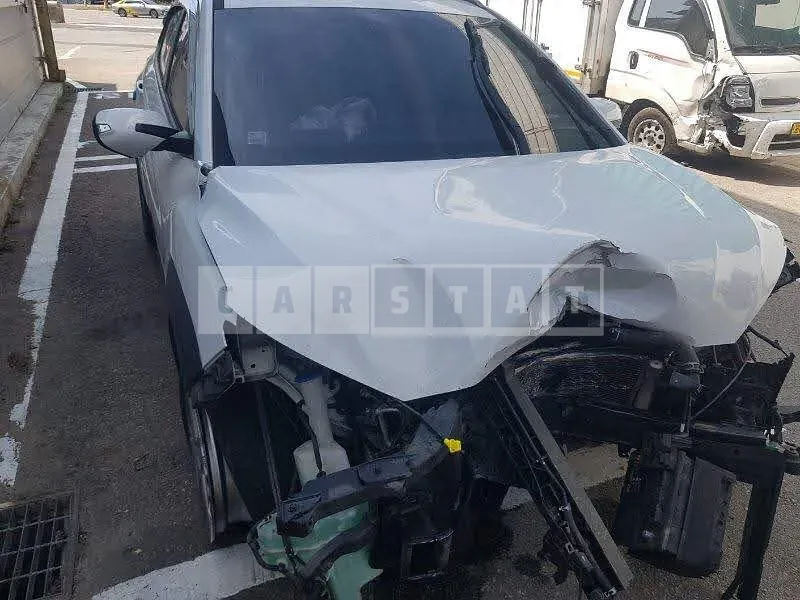 Photo 2 of 40: 2017 Hyundai Kona, VIN KMHK4815GJU006939 — Korean insurance auction