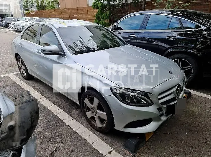 Photo 2 of 11: 2018 Mercedes-Benz C200, VIN WDDWF4CB5JF650928 — Korean insurance auction