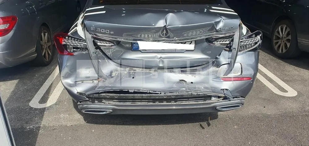 Photo 2 of 16: 2021 Mercedes-Benz E300e, VIN W1KZF5EB8MA990656 — Korean insurance auction
