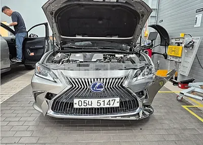 Photo 1 of 7: 2019 Lexus ES300h — Korean insurance auction
