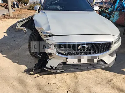 Photo 1 of 16: 2020 Volvo V60CCT5 AWD, VIN YV1ZZ102CL1047763 — Korean insurance auction